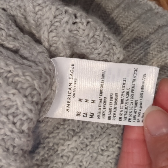 American Eagle v-neck sweater - Picture 3 of 3